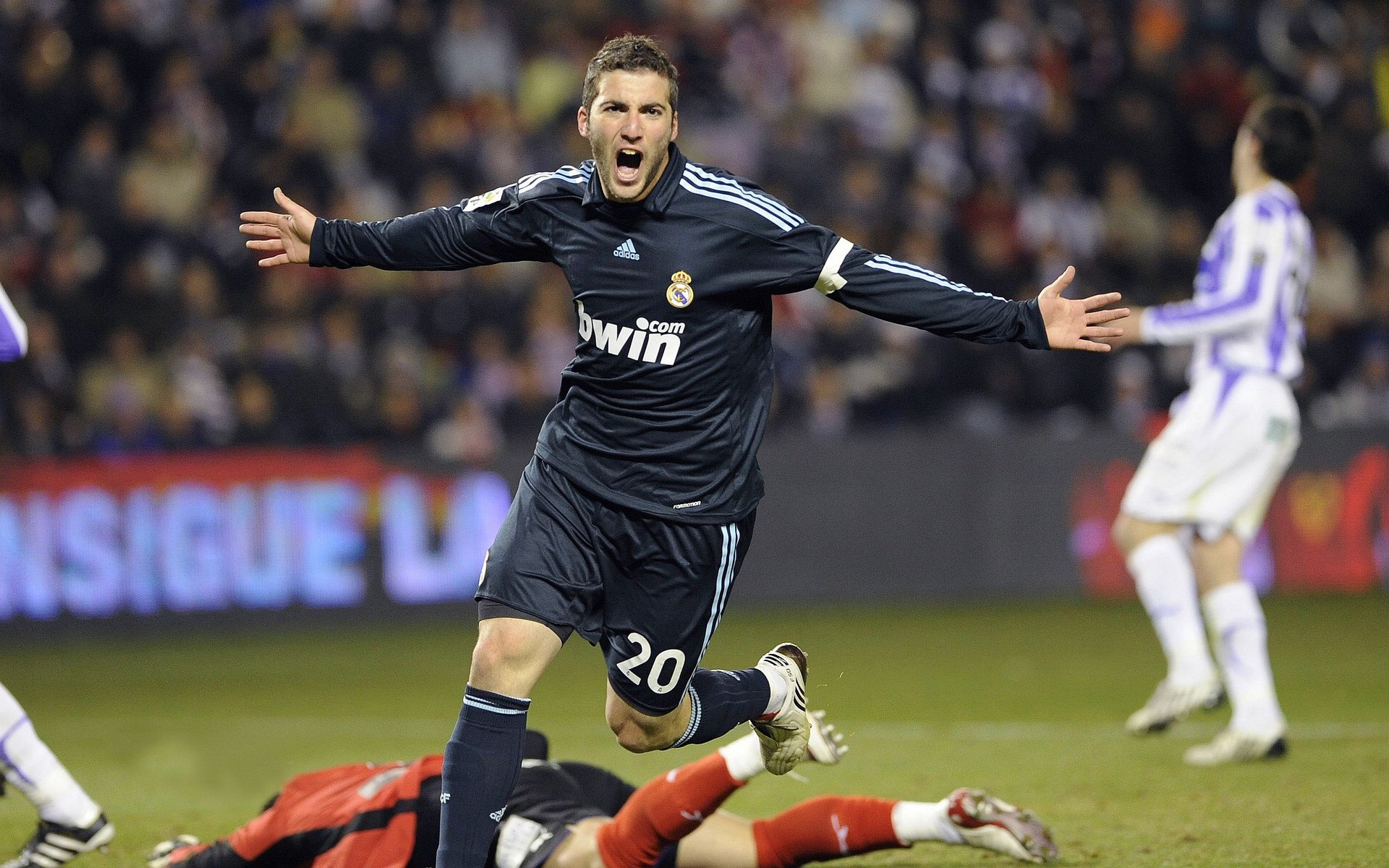 巴萨球迷起立致敬!拉什福德创造罕见一幕,拉什福德 巴萨