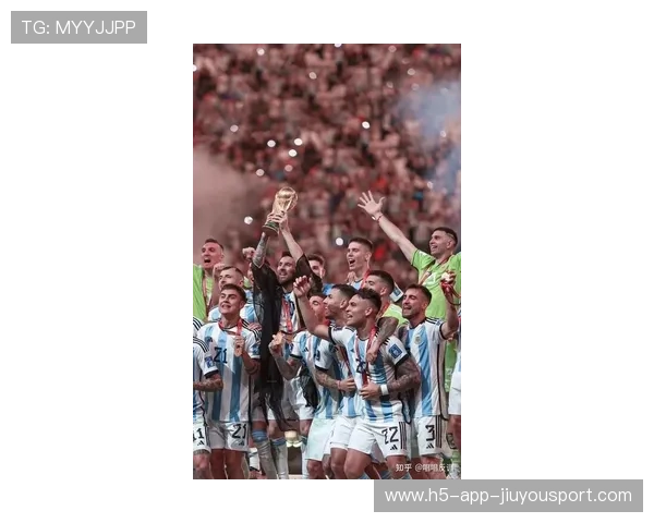 梅西西班牙集训引万人围观,球迷疯狂呼喊偶像名 梅西西班牙集训引万人围观,球迷疯狂呼喊偶像名